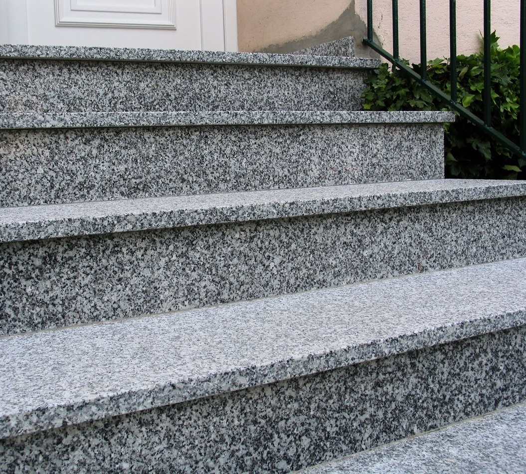 Super preț pentru trepte din Granit!